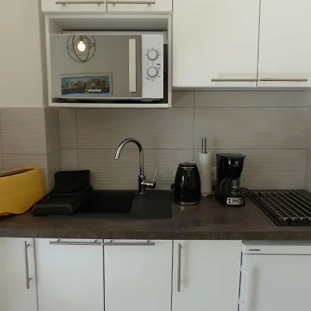 Appartement Le Lavandou, 1 Pièce, 2 Personnes - Fr-1-308-110 *